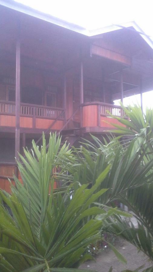 Sunset Guest House & Bar Bunaken Eksteriør bilde