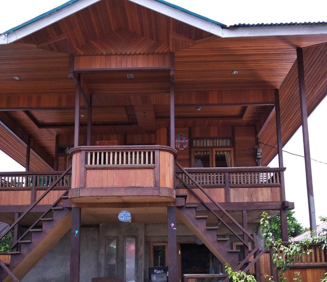 Sunset Guest House & Bar Bunaken Eksteriør bilde