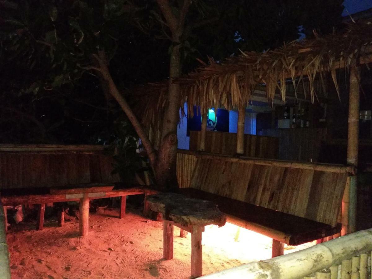 Sunset Guest House & Bar Bunaken Eksteriør bilde